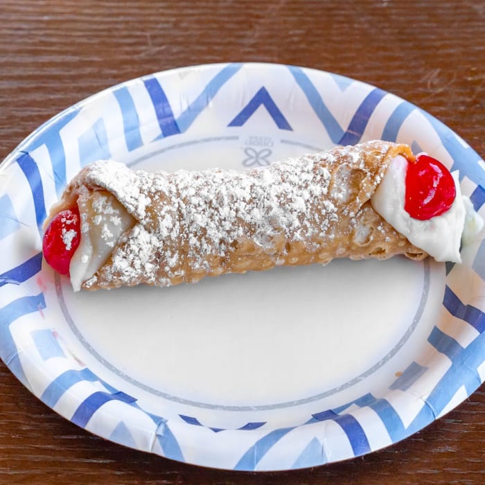 Cannoli.
